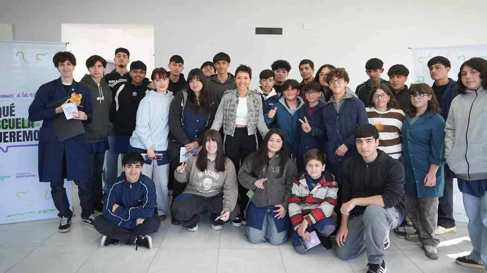 Mayra Mendoza debatió con estudiantes sobre violencia digital