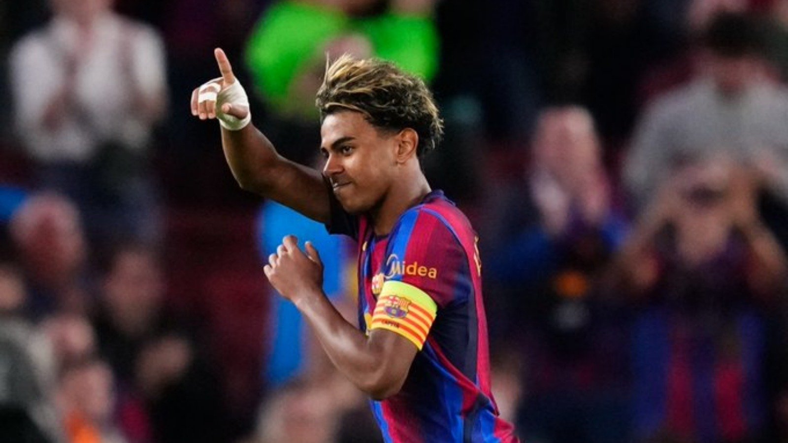 Lamine Yamal marcó un golazo de tiro libre en la Champions